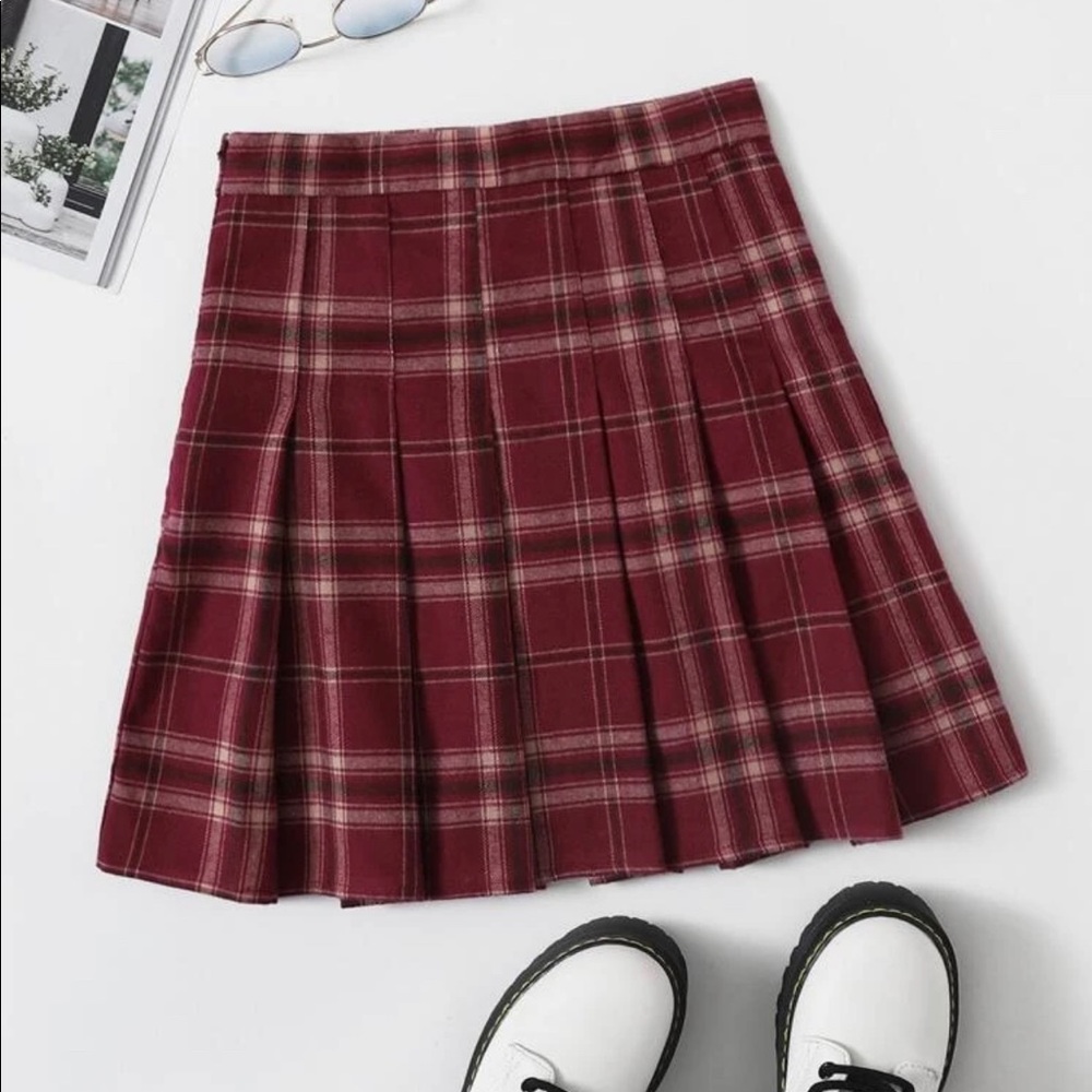 Woman mini pleated skirt